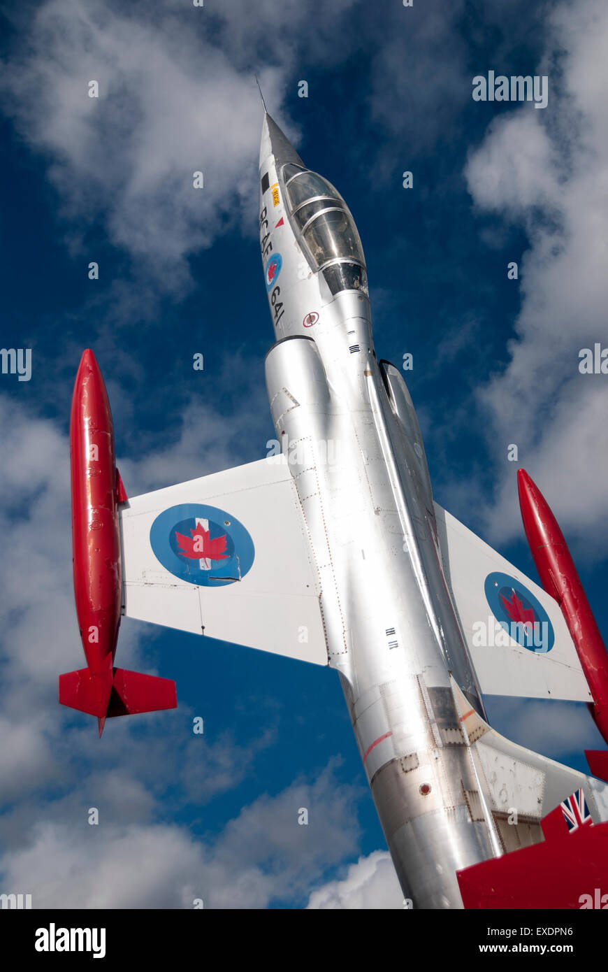 Un Lockheed F-104 Starfighter d visualizzata su un piedistallo al di fuori del Canadian Warplane Heritage Museum in Hamilton Ontario Canada Foto Stock