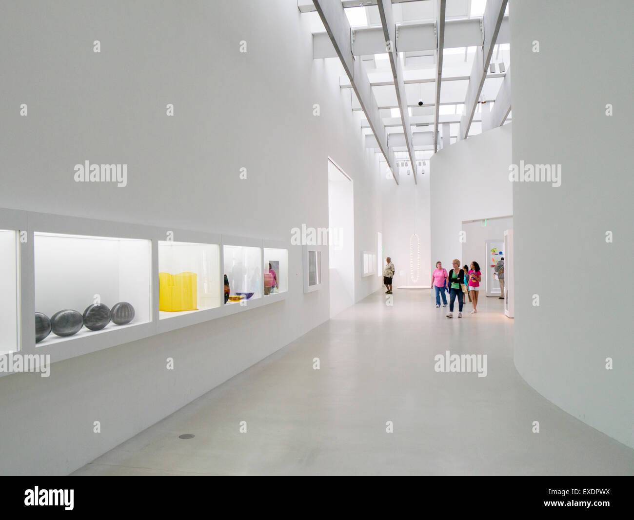 Contemporanea Galleria di Vetro nel Museo di Corning di vetro Corning nella regione dei Laghi Finger di New York Foto Stock