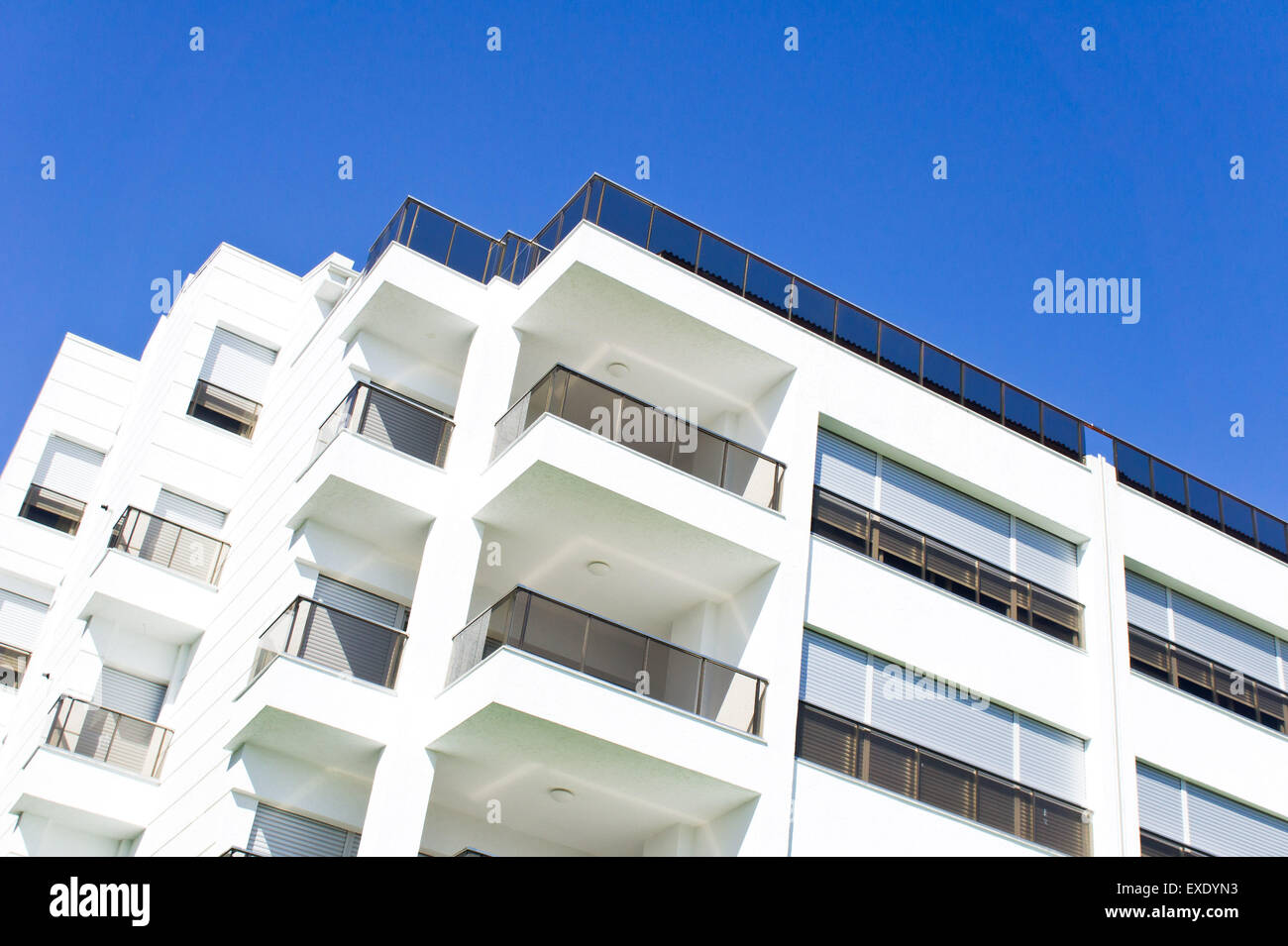 La parte superiore di un moderno edificio di appartamenti in Turchia Foto Stock