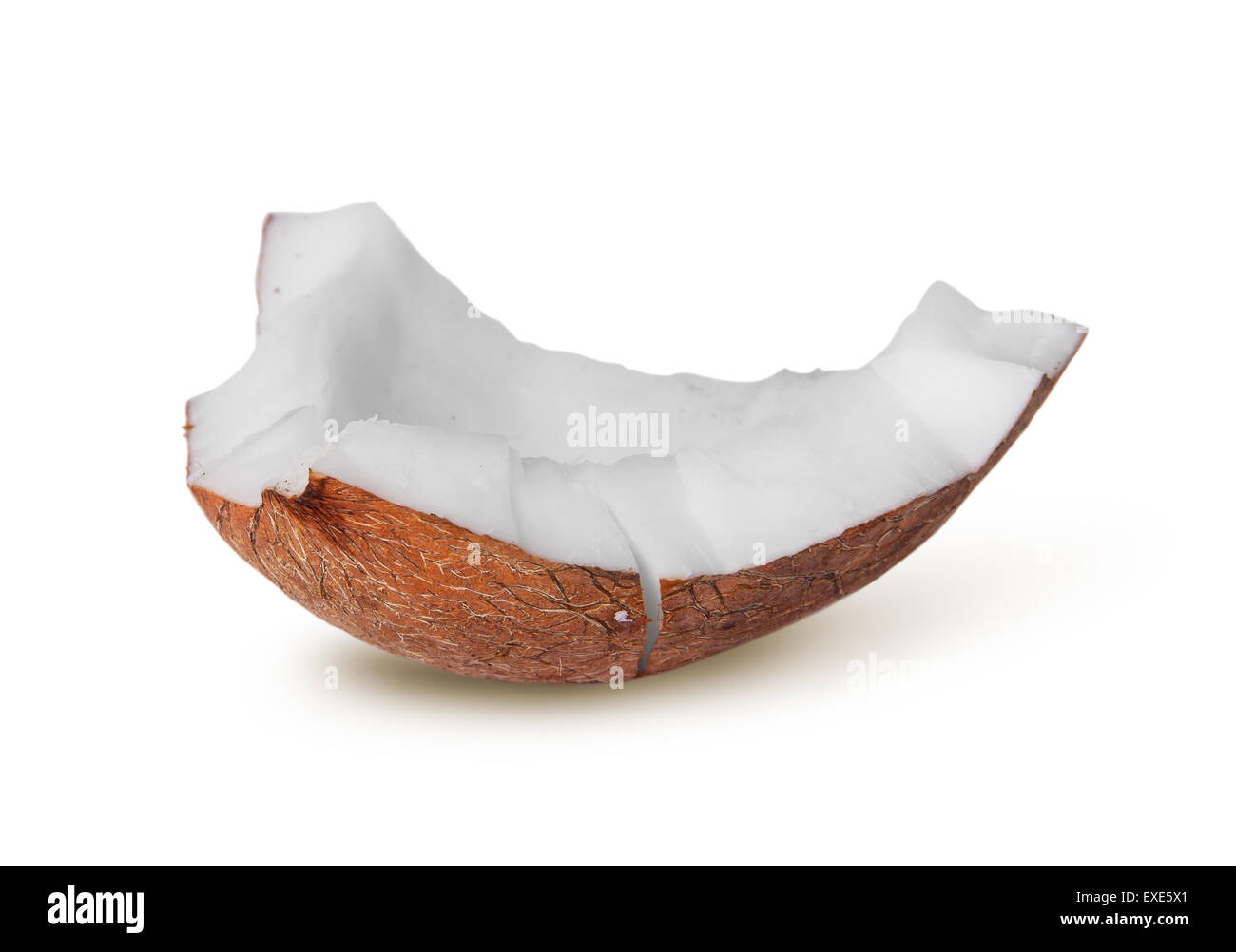Unico pezzo di polpa di noce di cocco ruotato isolati su sfondo bianco Foto Stock