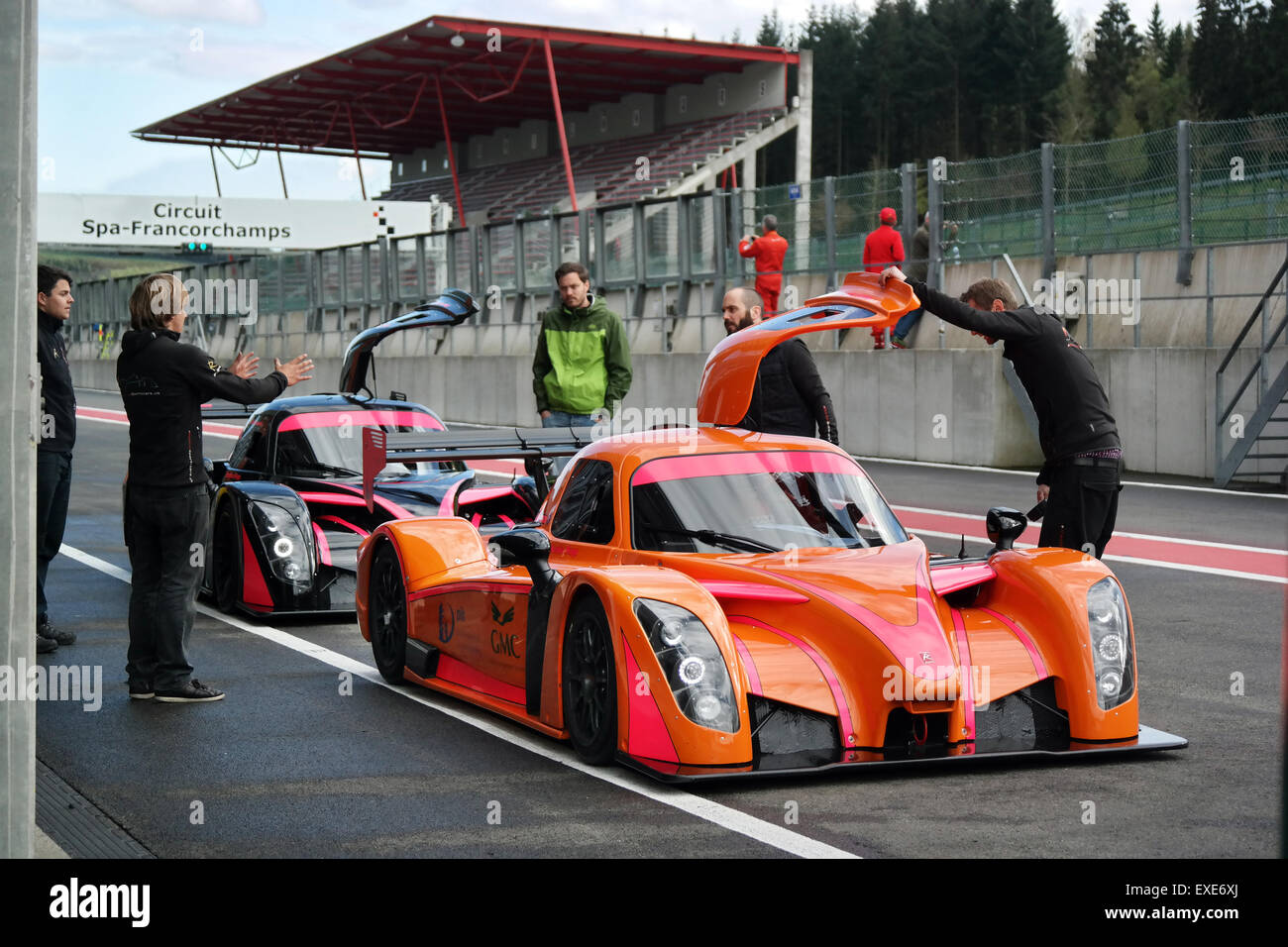 Bolidi radicale nella pitlane sul circuito di Spa-Francorchamps Foto Stock