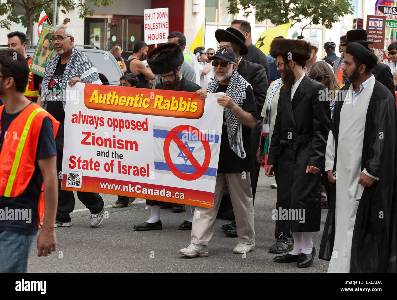 TORONTO, Canada luglio 11,2015:Neturei Karta ebraica gruppo ortodossa prendendo parte di Al Quds giorno dimostrazione Foto Stock