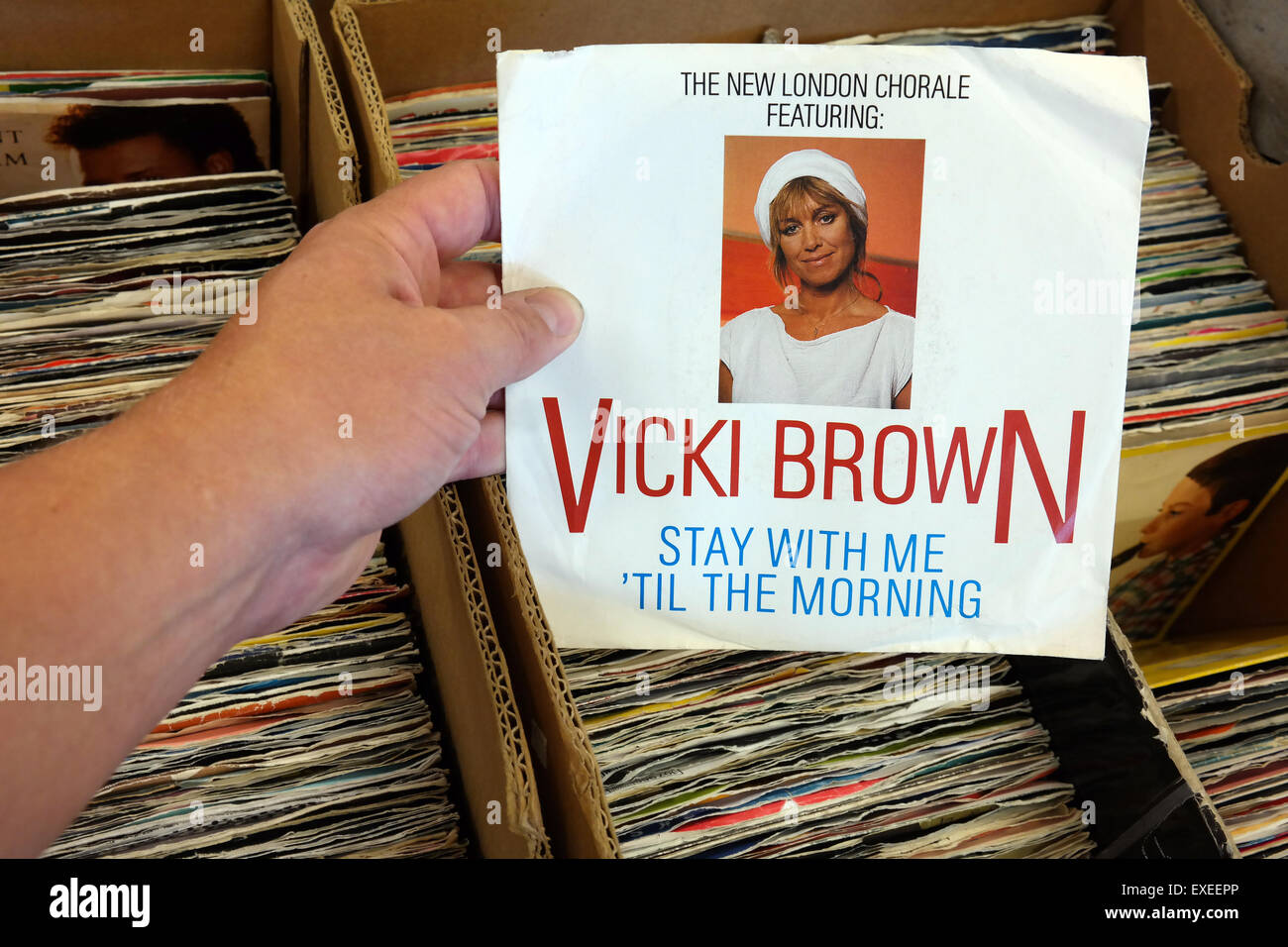 Singolo record, rimani con me 'til la mattina del pop inglese, rock e classica contemporanea cantante Vicki Brown Foto Stock