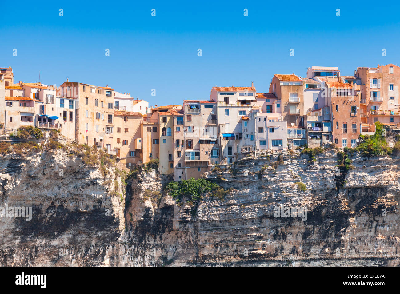 Vecchie abitazioni sulla scogliera. Bonifacio, Corsica, Francia Foto Stock