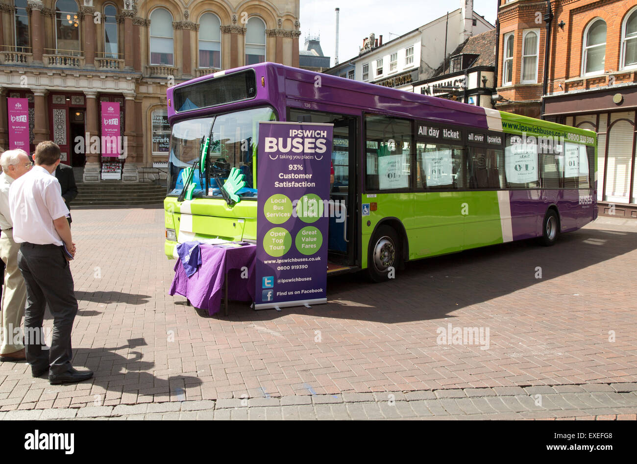 Promozione pubblica pubblicità evento per servizio di autobus nel centro di Ipswich, Suffolk, Inghilterra, Regno Unito Foto Stock