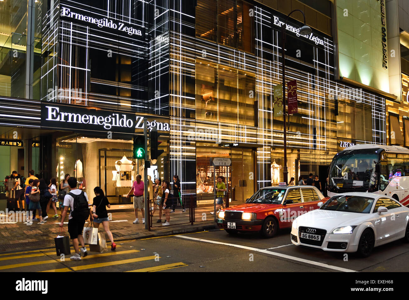 Ermenegildo Zegna Hong Kong Kowloon - Sim Sha Tsui - cinese Cina ( sera notte di luce al neon billboard ) Foto Stock