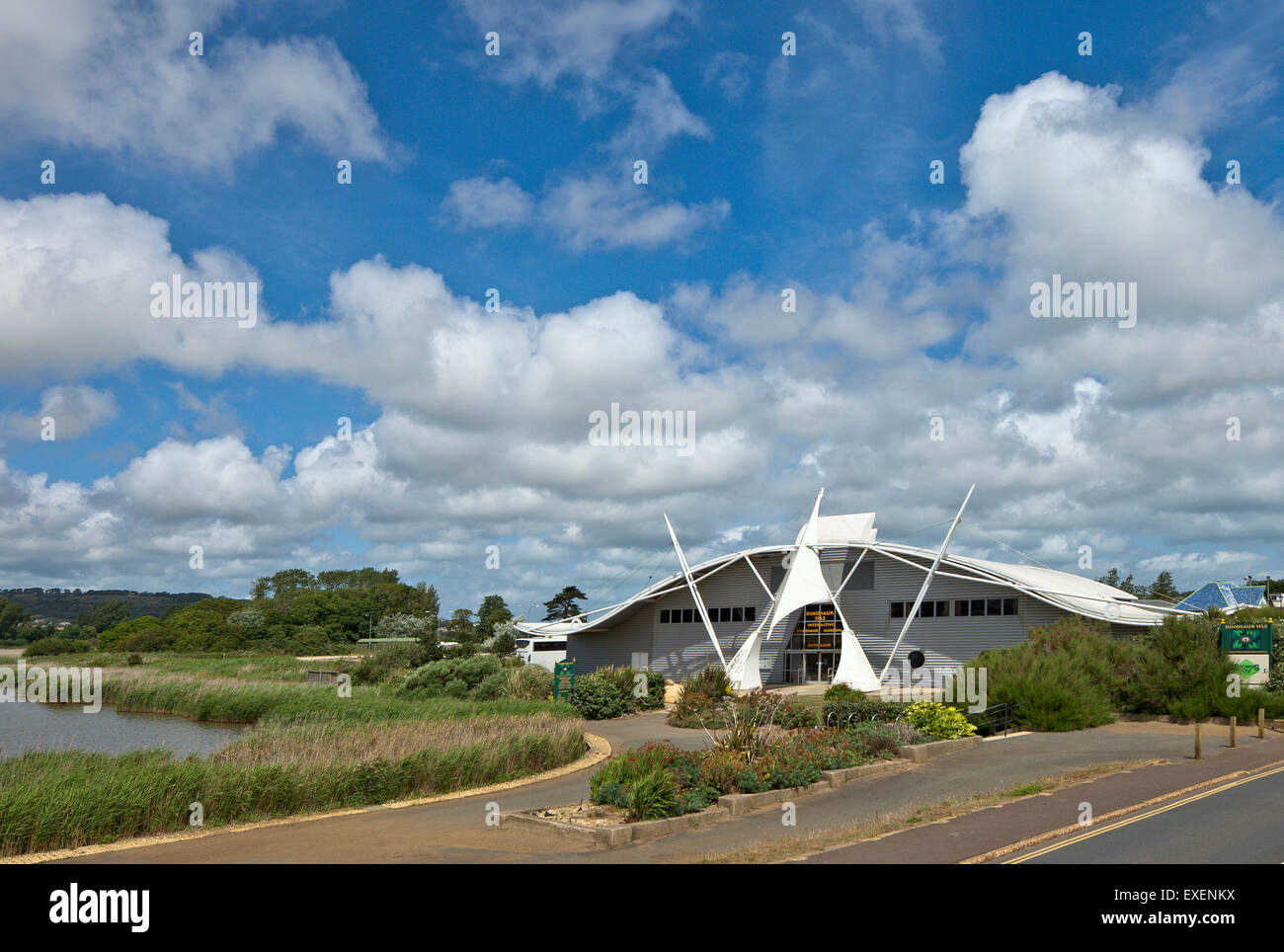 Isola Dinosaur Museum, Sandown, Isola di Wight. Costruito a forma di un gigante di battenti pteranodonte dinosauro. Foto Stock