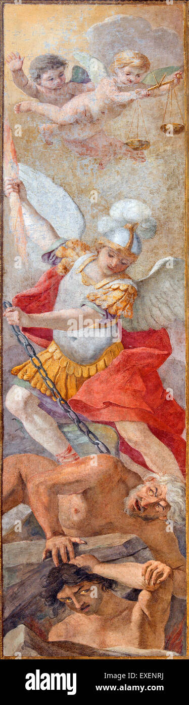 Roma, Italia - 26 Marzo 2015: l'affresco di St Michael sconfiggere Satana di Giacinto Gimignani Chiesa di Santa Maria ai Monti. Foto Stock