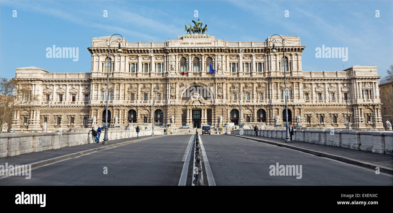 Roma, Italia - 27 Marzo 2015: la facciata del Palazzo di Giustizia - Palazzo di Giustizia. Foto Stock