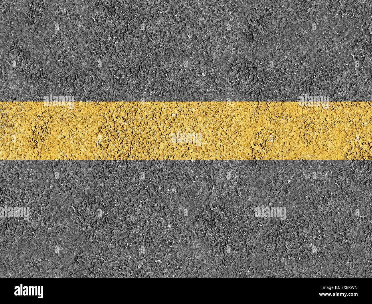 Asfalto con linea gialla Foto Stock