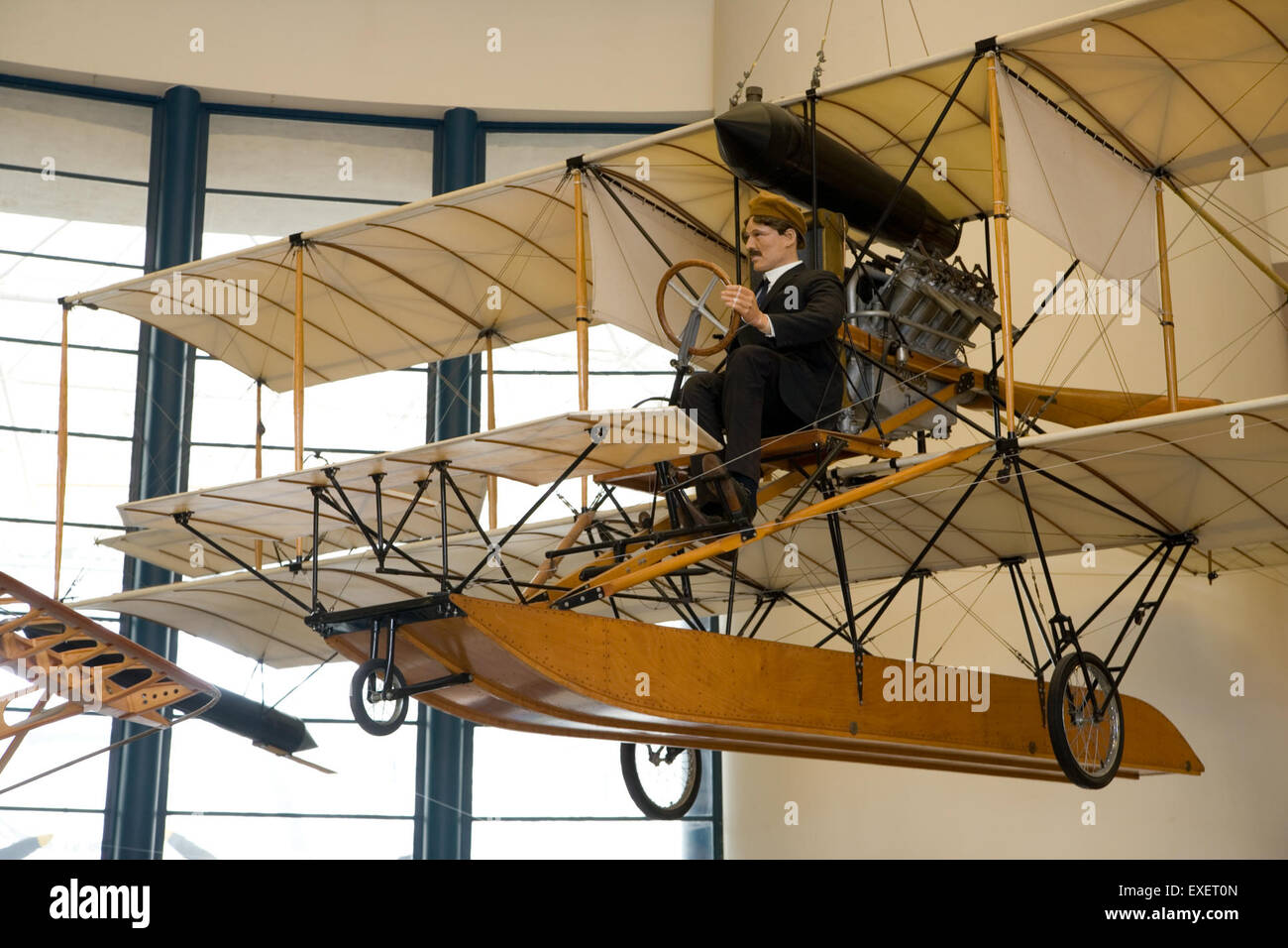 Una foto che mostra il Curtiss A-1 Triad Aircraft, uno dei primi biplani progettati da Curtiss. L'immagine mostra questo velivolo storico, che è stato significativo nel primo sviluppo dell'aviazione. Foto Stock