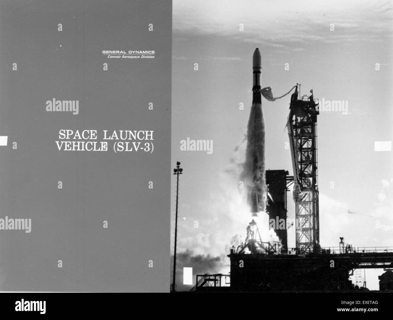 Il razzo SLV-3, noto anche come Saturn 1B, era una parte essenziale del primo programma spaziale, servendo come precursore di razzi più potenti. Questo opuscolo illustra il suo design e gli obiettivi della missione, evidenziando il suo contributo al programma Apollo. Foto Stock Il razzo SLV-3, noto anche come Saturn 1B, era una parte essenziale del primo programma spaziale, servendo come precursore di razzi più potenti. Questo opuscolo illustra il suo design e gli obiettivi della missione, evidenziando il suo contributo al programma Apollo. Foto Stock