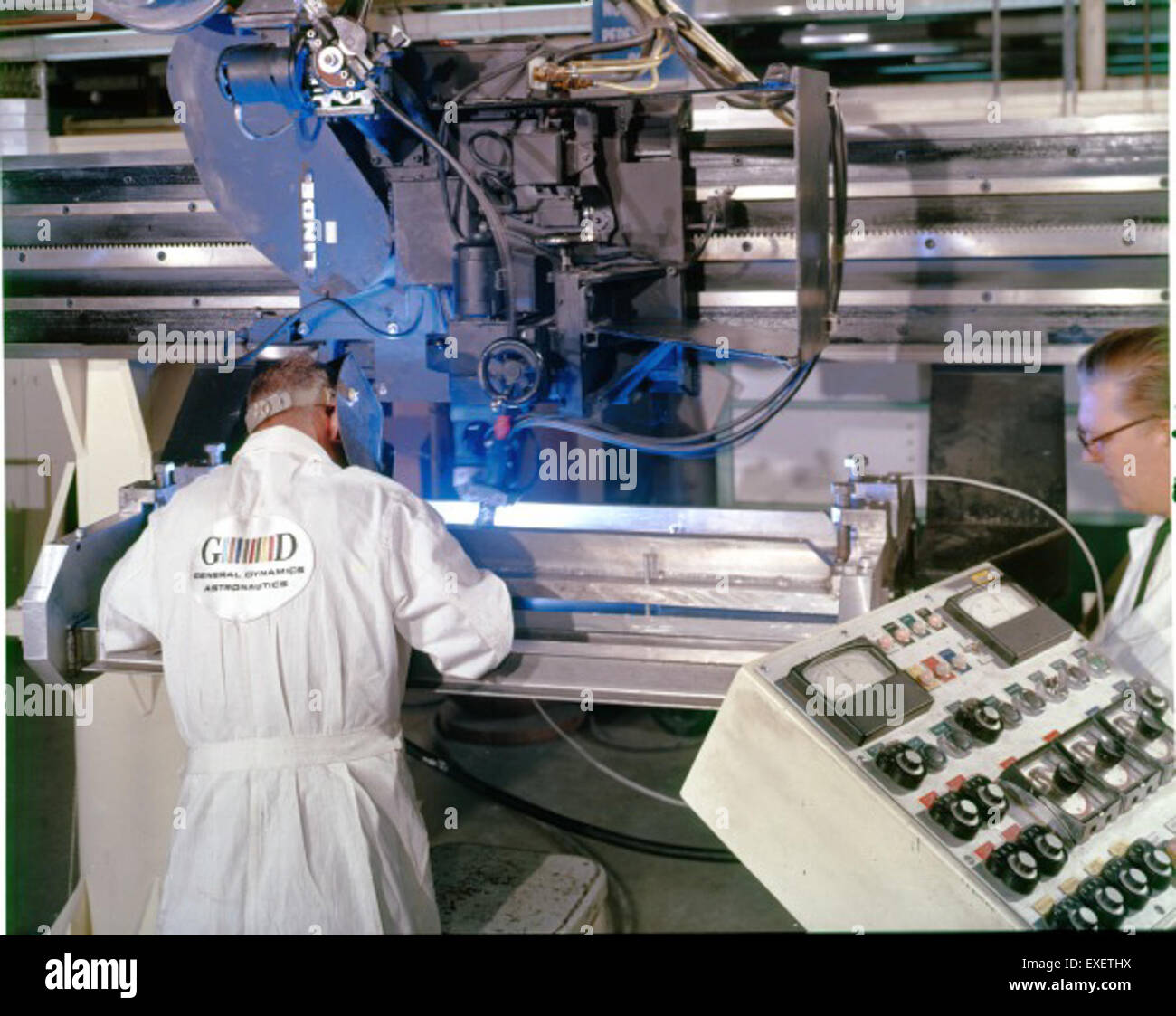 Questa immagine fa parte della Atlas negative Collection, una raccolta di fotografie storiche che documentano lo sviluppo del programma Atlas. Il programma è stato cruciale per l'esplorazione e la difesa spaziale degli Stati Uniti durante la Guerra fredda. Foto Stock Questa immagine fa parte della Atlas negative Collection, una raccolta di fotografie storiche che documentano lo sviluppo del programma Atlas. Il programma è stato cruciale per l'esplorazione e la difesa spaziale degli Stati Uniti durante la Guerra fredda. Foto Stock