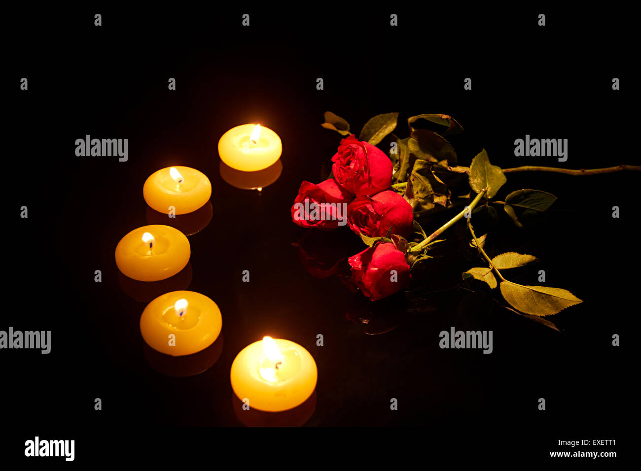 Candela e il giorno di San Valentino Rose nessuno Foto Stock
