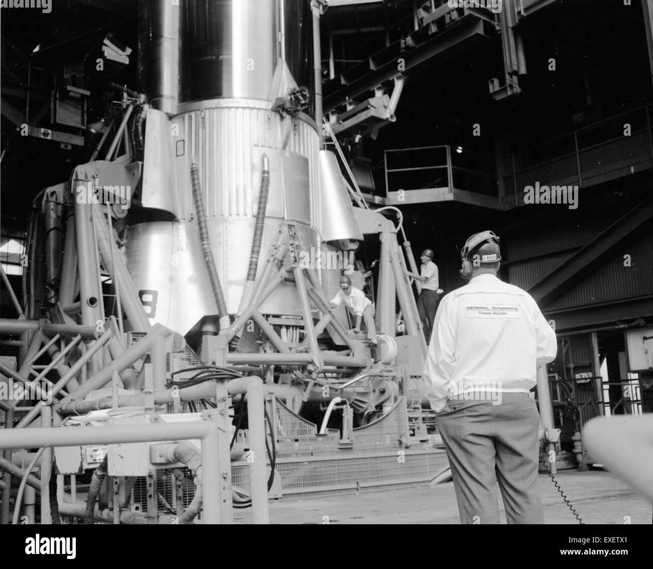 Lunar Orbiter V faceva parte della missione del programma spaziale statunitense per mappare la superficie della Luna. La sonda è stata prelanciata dal Pad 13 a Cape Canaveral il 6 novembre 1966. Questa missione è stata significativa per l'esplorazione lunare, fornendo immagini dettagliate della Luna che era essenziale per futuri sbarchi Apollo e altre iniziative di esplorazione spaziale. Foto Stock