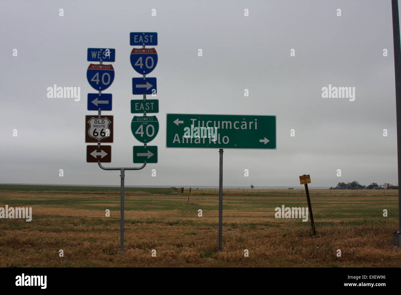 Indicazioni stradali sul percorso 66 in Adrian, Nuovo Messico USA Foto Stock
