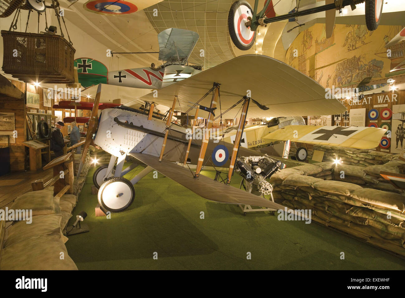 Lo SPAD VII era un caccia biplano francese utilizzato durante la prima guerra mondiale, rinomato per il suo design robusto e le capacità ad alta velocità, fu un attore chiave nel conflitto e contribuì alla vittoria degli Alleati. L'aereo è ora ospitato nel San Diego Air and Space Museum. Foto Stock
