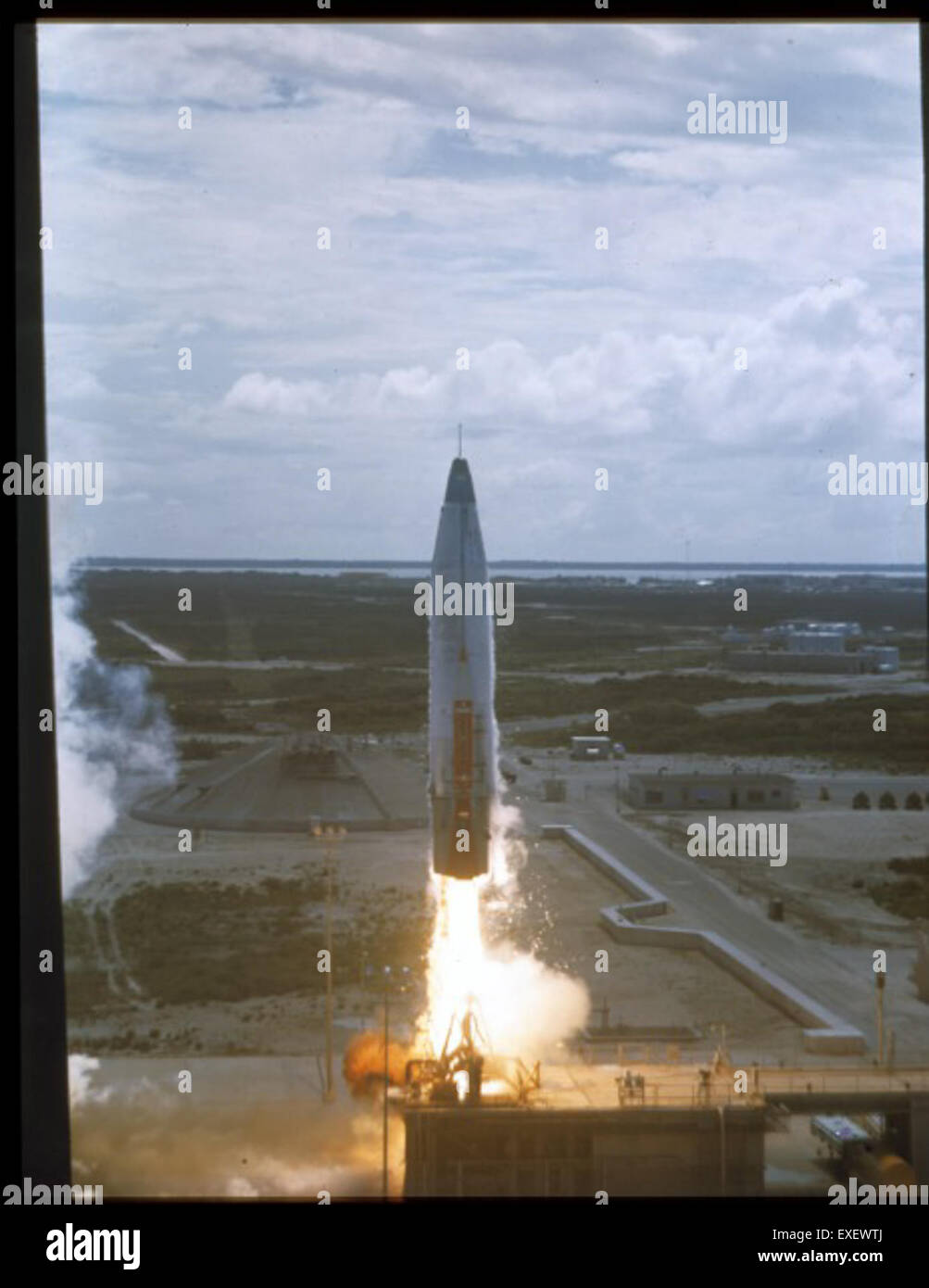 La Atlas negative Collection contiene una vasta gamma di immagini storiche che documentano le prime missioni spaziali e la tecnologia dei razzi. Queste fotografie offrono informazioni preziose sul progresso dell'esplorazione spaziale e sullo sviluppo della tecnologia aerospaziale statunitense. Foto Stock La Atlas negative Collection contiene una vasta gamma di immagini storiche che documentano le prime missioni spaziali e la tecnologia dei razzi. Queste fotografie offrono informazioni preziose sul progresso dell'esplorazione spaziale e sullo sviluppo della tecnologia aerospaziale statunitense. Foto Stock