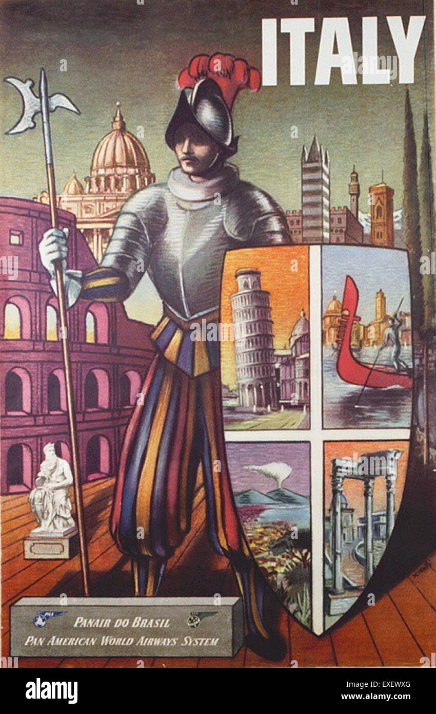 Questo poster vintage PanAm degli anni '1950 promuove i viaggi aerei in Italia. Pan American World Airways, nota per le sue rotte globali, mostra il suo collegamento con l'Italia come una destinazione chiave nell'era post-bellica dei viaggi aerei commerciali. Foto Stock