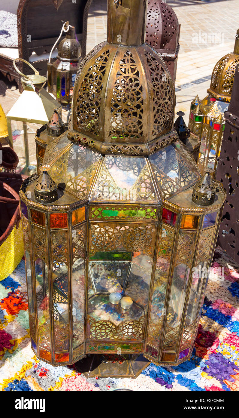 Belle lampade colorate in stile arabo di decorazione Foto Stock