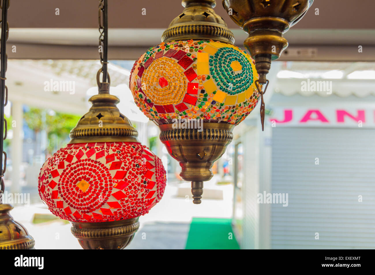 Belle lampade colorate in stile arabo di decorazione Foto Stock
