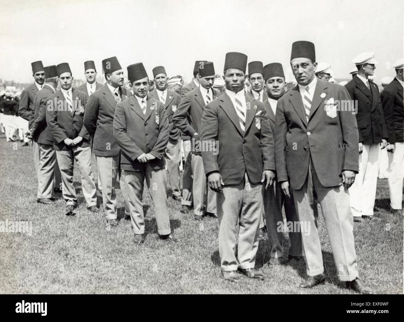Questa foto dei Giochi Olimpici di Amsterdam del 1928 mostra gli atleti turchi che gareggiano in vari eventi, catturando un momento storico per la Turchia nell'arena sportiva internazionale. Foto Stock