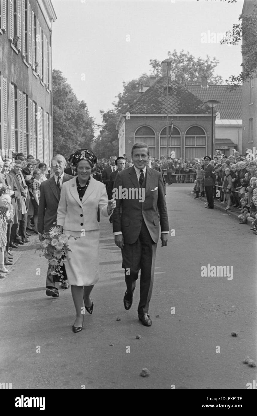 Un'immagine di Assen, la capitale della provincia di Drenthe nei Paesi Bassi, dell'anno 1760. La rappresentazione storica mostra l'architettura e il layout della città durante il XVIII secolo. Foto Stock