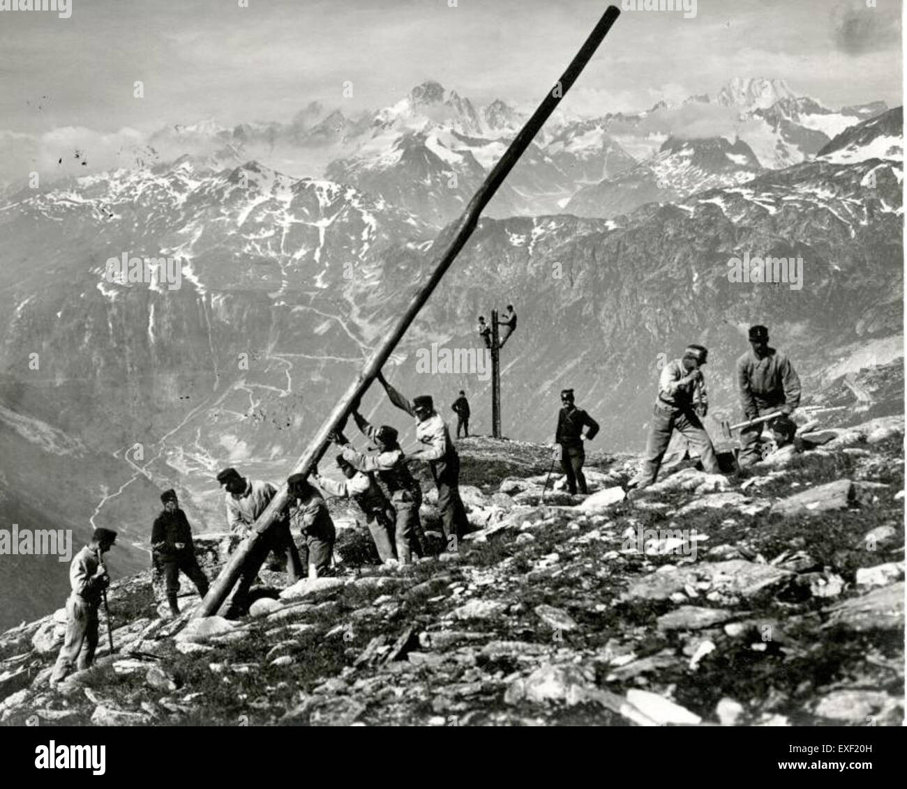 Questa immagine della prima guerra mondiale raffigura manovre e attività militari durante il conflitto. Fornisce informazioni sulle operazioni tattiche e sulle strategie militari impiegate durante la grande Guerra. Foto Stock