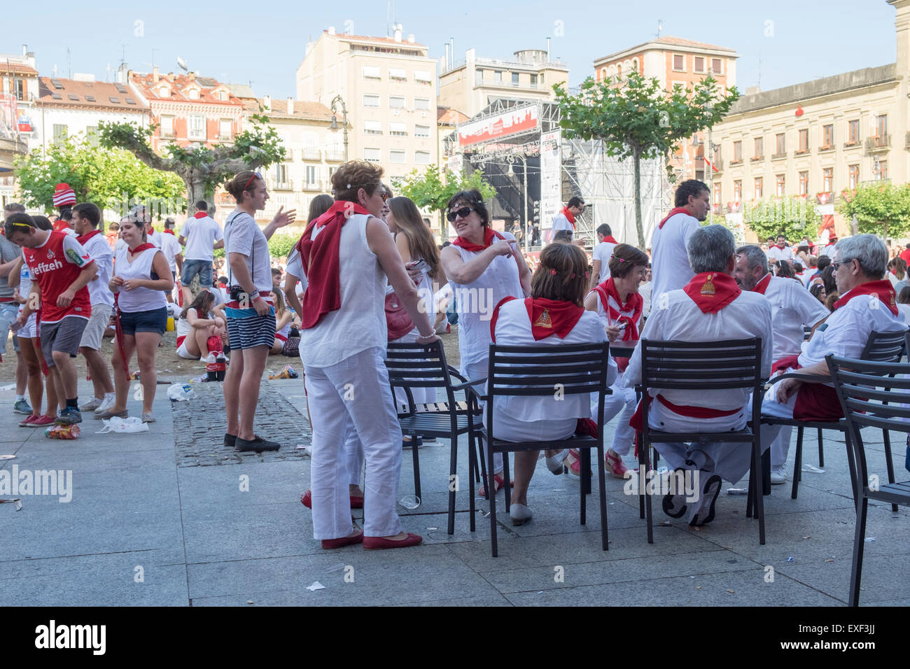 Pamplona, Navarra , Spagna. 11 luglio 2015. La gente celebra San Fermin festival in Pamplona città vecchia, Navarra. Spagna credito: Francisco Javier Fernández bordonada/alamy live news Foto Stock