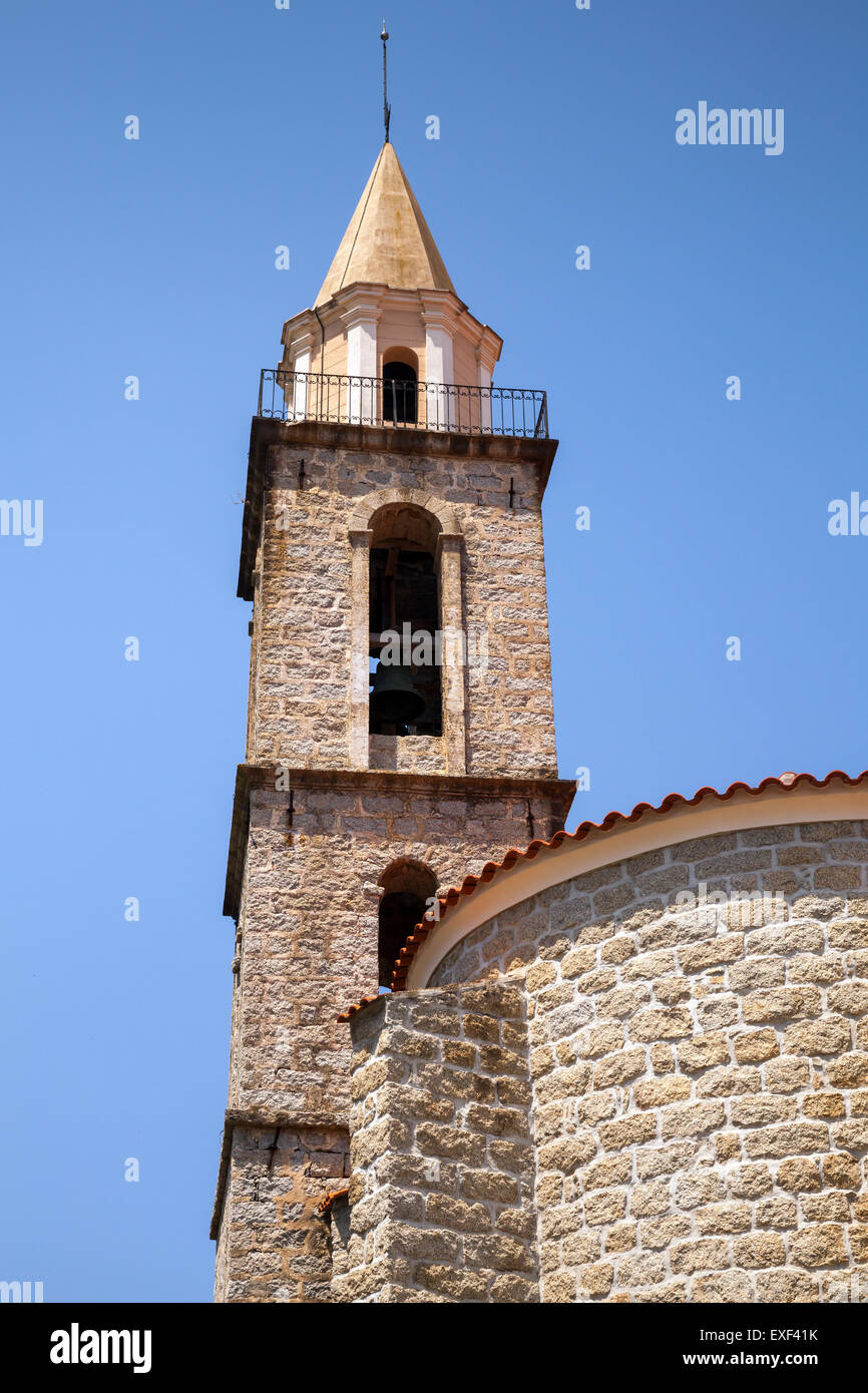 Chiesa cattolica esterno, torre campanaria del frammento. Sartène, Sud Corsica, Francia Foto Stock