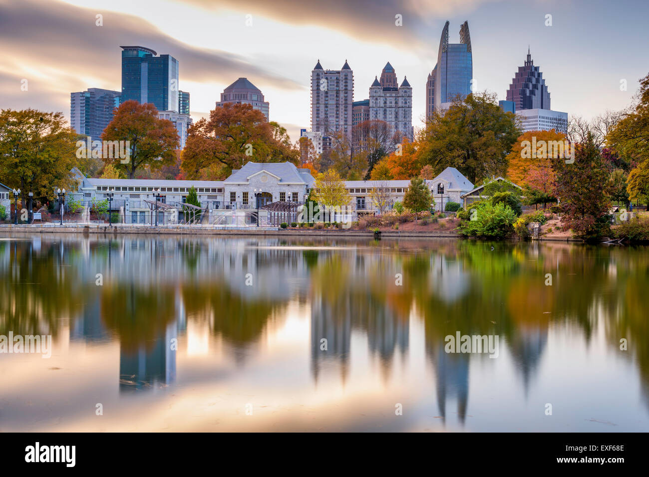 Atlanta, Georgia, Stati Uniti d'America autunno skyline da Piedmont Park. Foto Stock