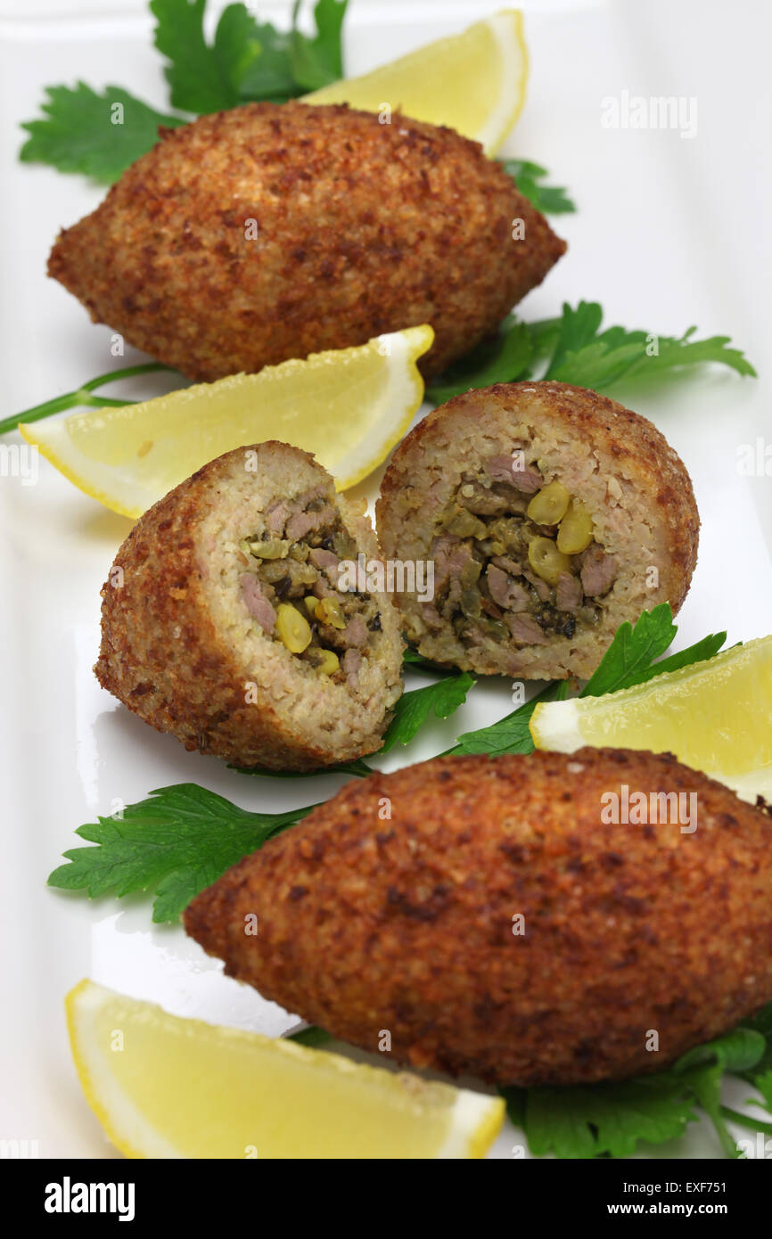 In casa kibbeh, ristoranti mediorientali, fritti crocchetta con bulgur e agnello macinata Foto Stock