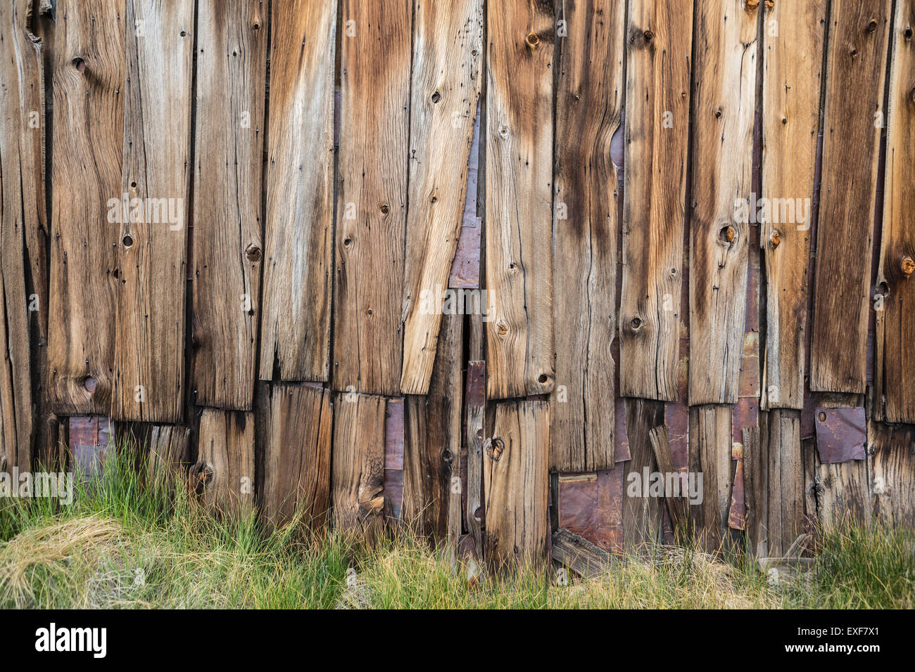 Funky legno vecchio muro a Bodie ghost town in California della Sierra Nevada. Foto Stock
