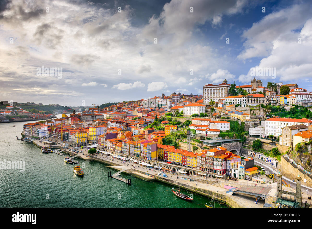 Porto, Portogallo città vecchia sul fiume Douro. Foto Stock