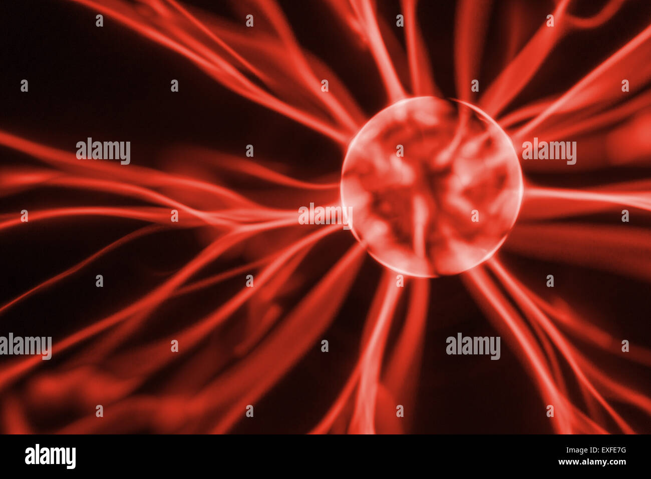 Alta tensione di scarica di plasma nel tempo il salto tra differenze di potenziali percorsi di minore resistenza Foto Stock