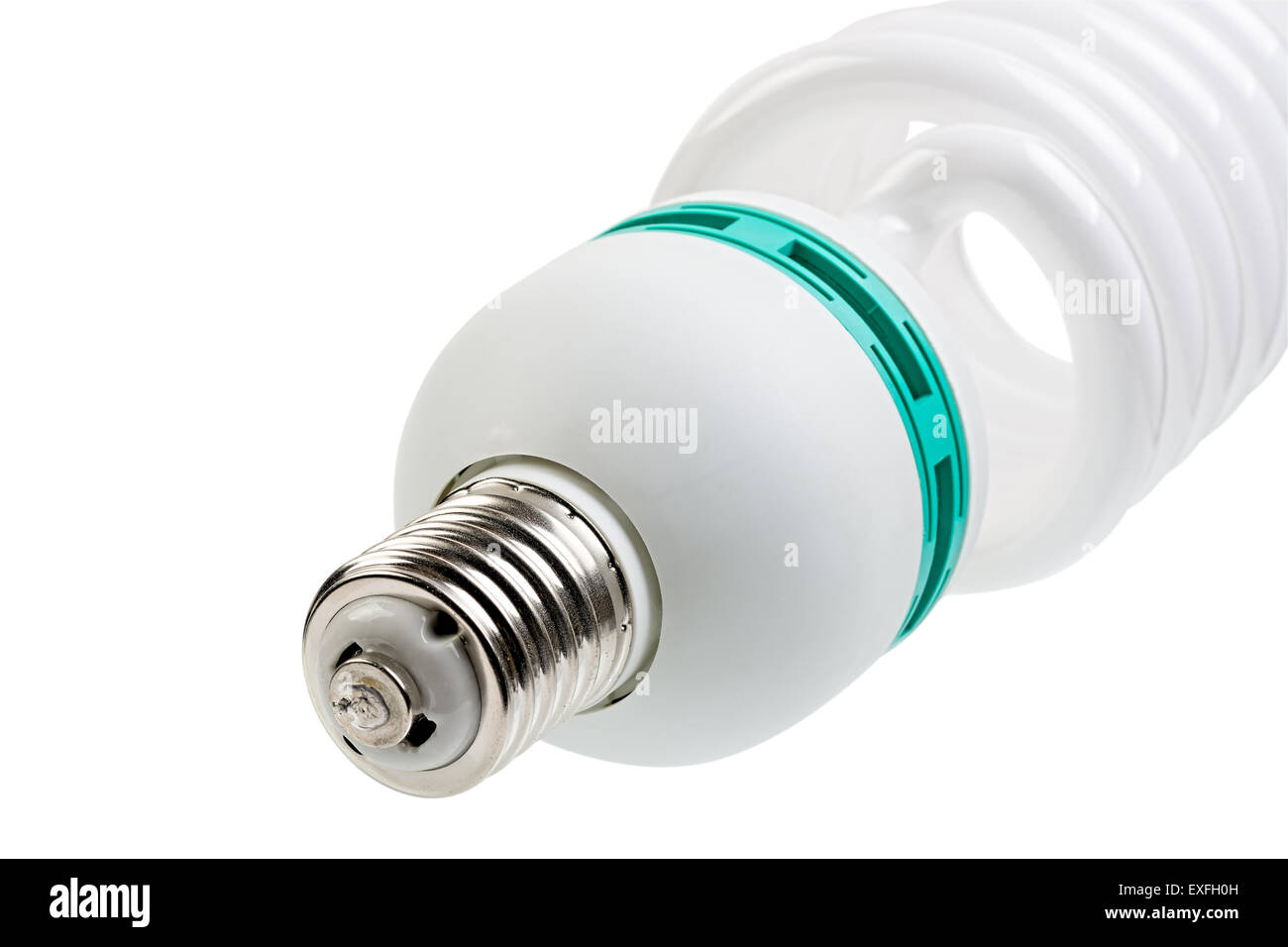 Frammento di risparmio energetico lampada close-up. Focus sul cappuccio di lampadina. Isolato su sfondo bianco. Percorso di clipping è salvato. Foto Stock