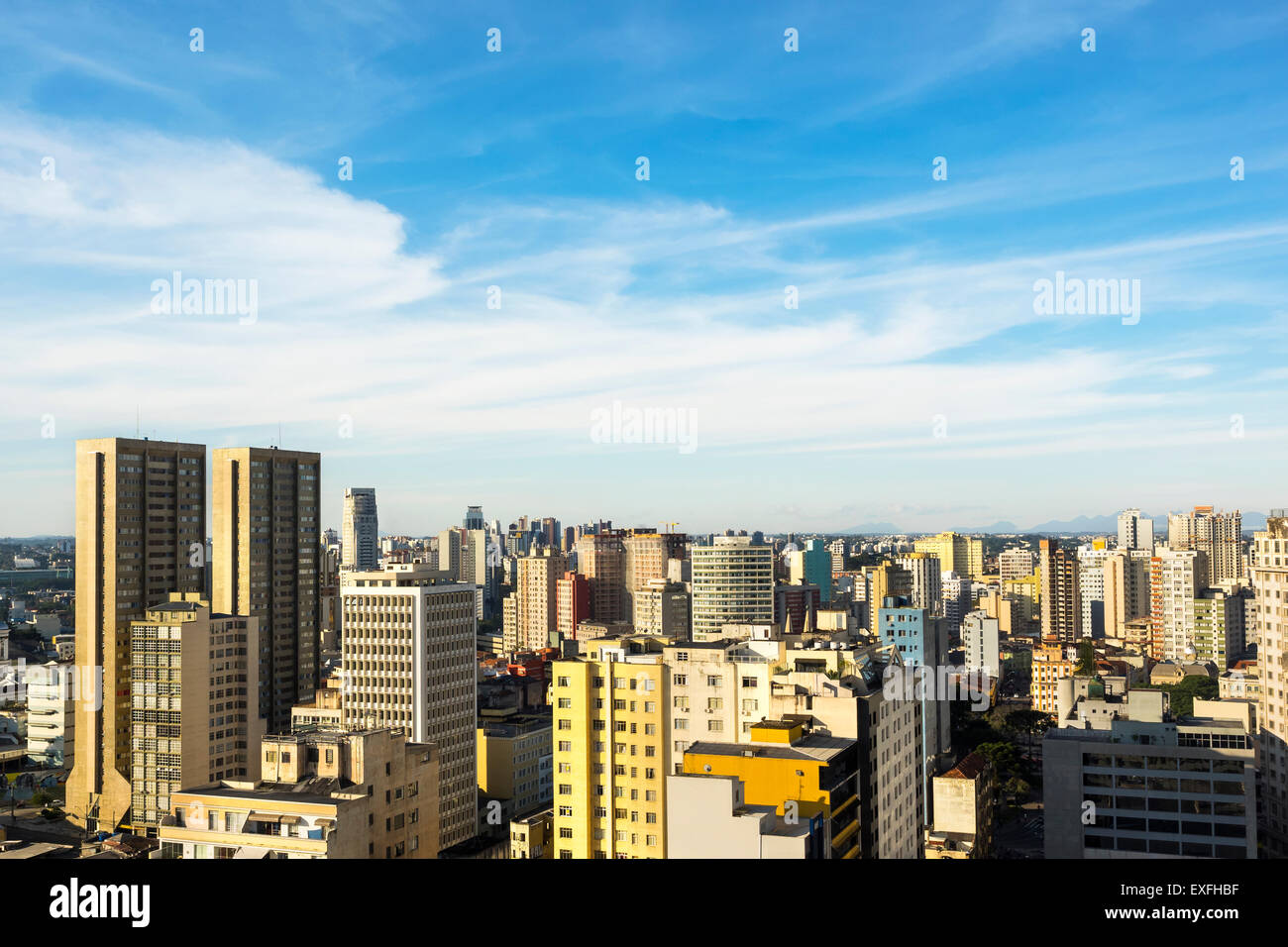 Vista del paesaggio urbano di Curitiba, Stato di Parana, Brasile. Foto Stock