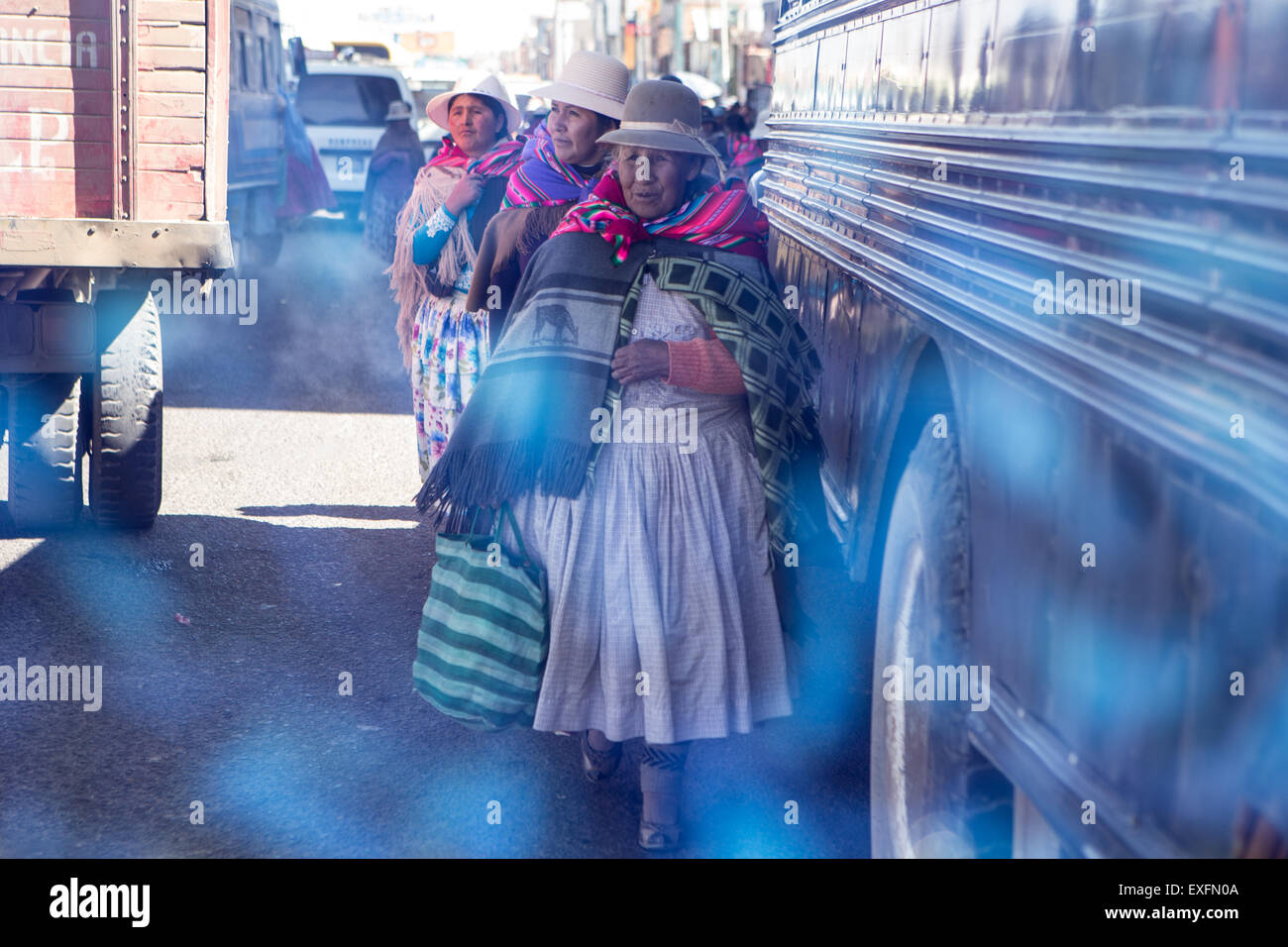 Cholitas pendolarismo di el alto in Bolivia Foto Stock