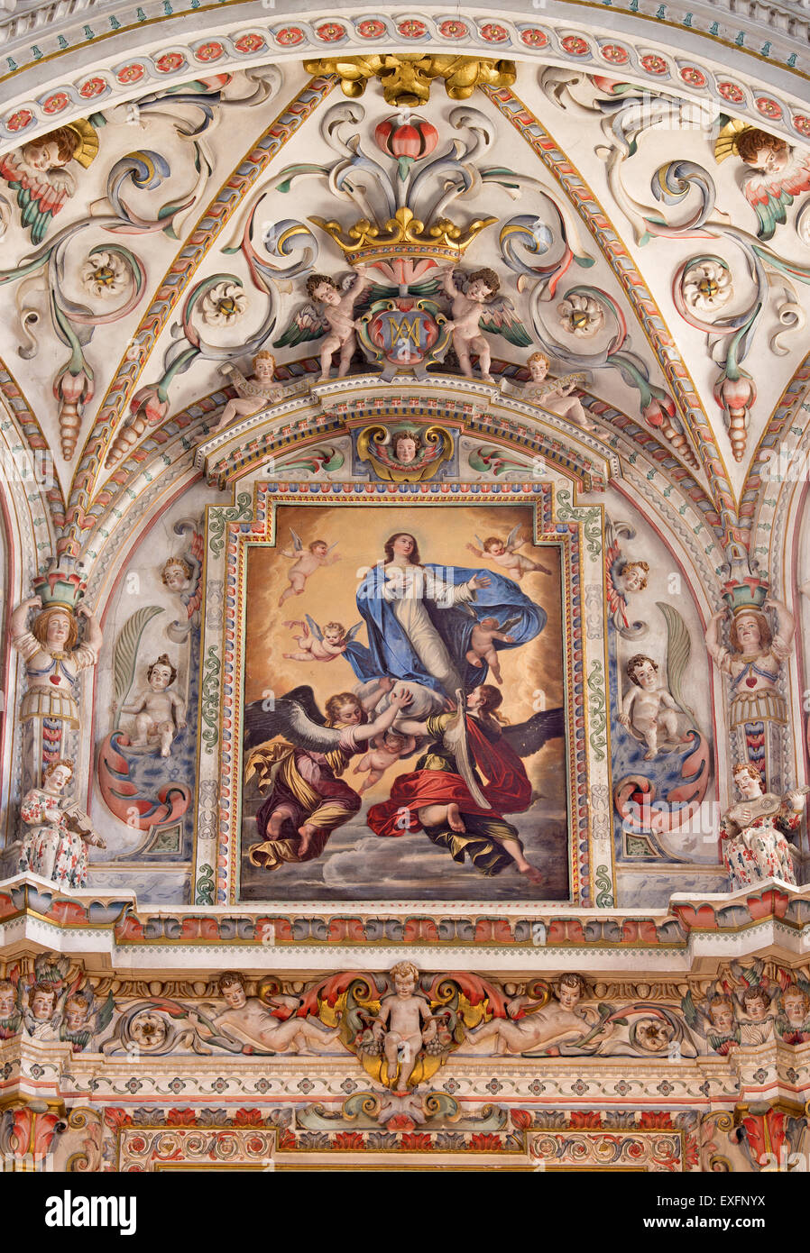 GRANADA, Spagna - 31 Maggio 2015: il dettaglio di affresco nel santuario barocco in chiesa il Monasterio de la Cartuja con il presupposto Foto Stock