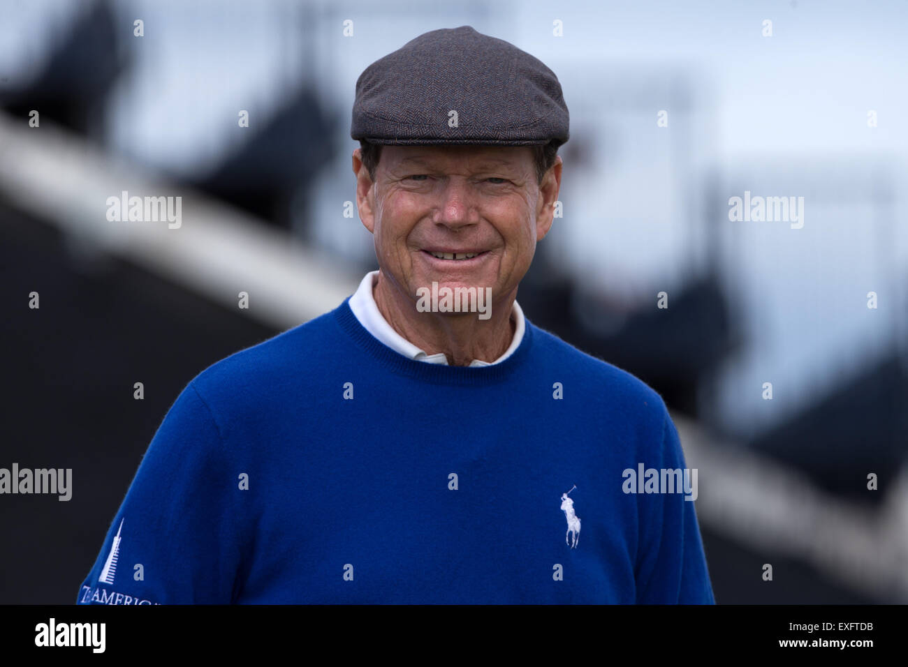 Il Corso Vecchio, St Andrews Fife, Scozia. 12 Luglio, 2015. Pratica il giorno 1 per il campionato aperto. Cinque volte campione aperto Tom Watson sul raccordo a t della xi foro nel suo ultimo St Andrews aspetto Credito: Azione Sport Plus/Alamy Live News Foto Stock
