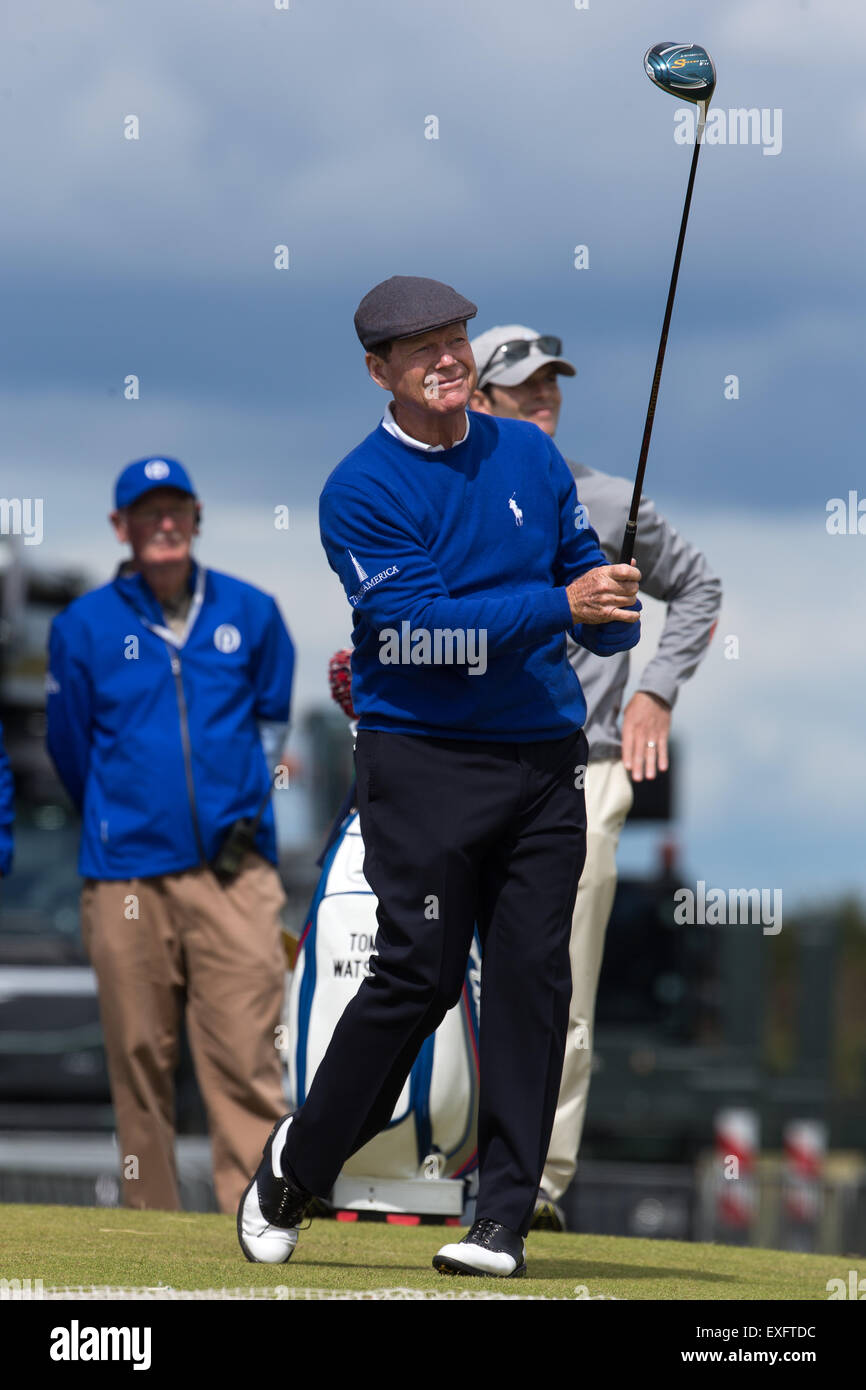 Il Corso Vecchio, St Andrews Fife, Scozia. 12 Luglio, 2015. Pratica il giorno 1 per il campionato aperto. Cinque volte campione aperto Tom Watson sul raccordo a t della xi foro nel suo ultimo St Andrews aspetto Credito: Azione Sport Plus/Alamy Live News Foto Stock