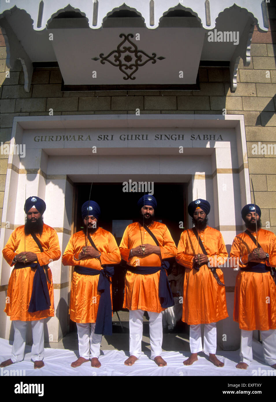 Cinque uomini che rappresentano i cinque santi dalla fondazione del khalsa dal Guru Gobind Singh. Foto Stock