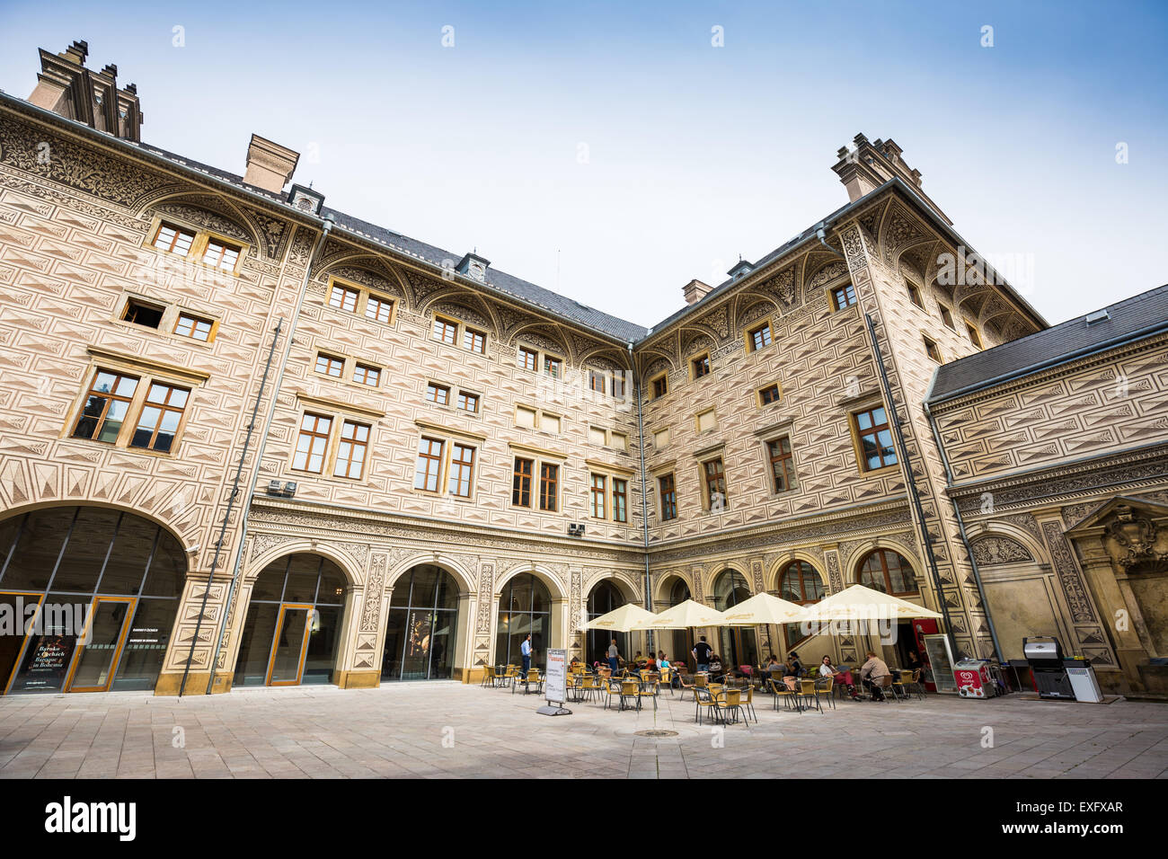 Cortile del Palazzo Schwarzenberg, Praga, Repubblica Ceca, Europa Foto Stock