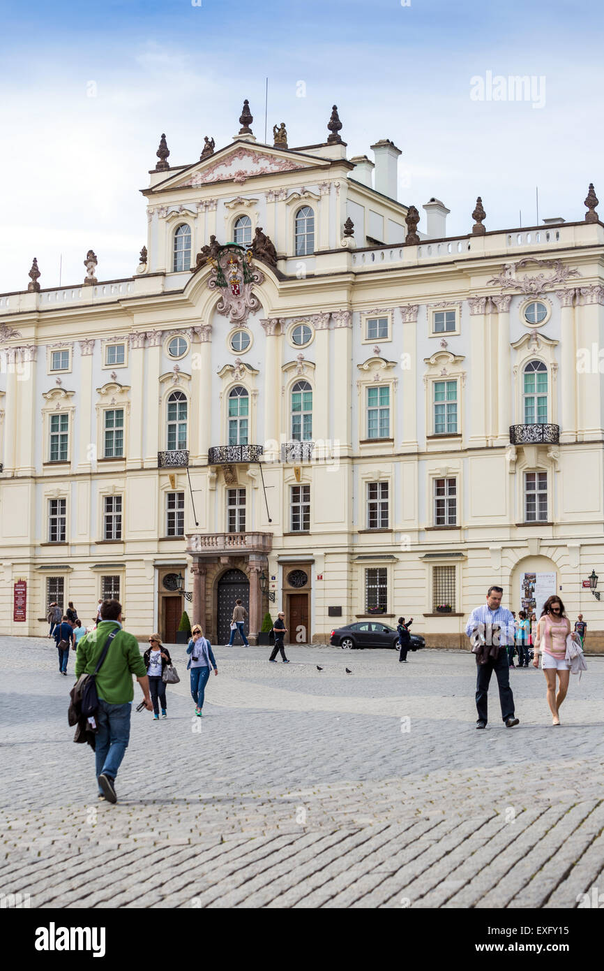 L Arcivescovo s Palace Hradcanske Square Praga Repubblica Ceca, Arcibiskupsky palac, Hradcanske namesti Foto Stock