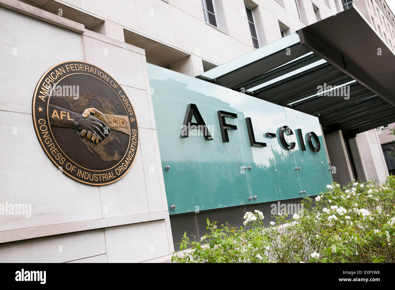 Un logo segno al di fuori della sede della federazione americana del lavoro e Congresso delle organizzazioni industriali (AFL-CIO) ho Foto Stock
