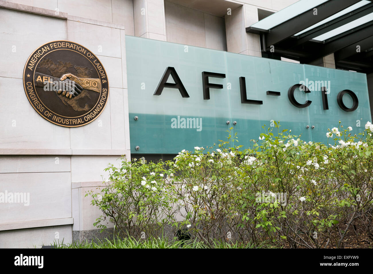 Un logo segno al di fuori della sede della federazione americana del lavoro e Congresso delle organizzazioni industriali (AFL-CIO) ho Foto Stock