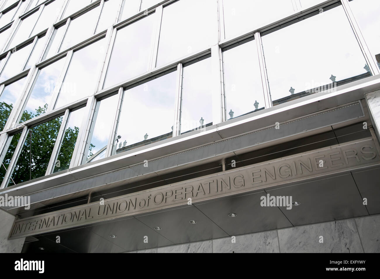 Un logo segno al di fuori della sede dell' Unione Internazionale degli ingegneri di funzionamento (IUOE) in Washington, DC il 11 luglio Foto Stock