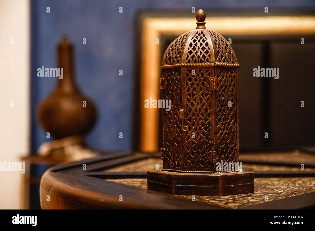 Autentica Lanterna di rame marocchina dal design tradizionale Foto Stock