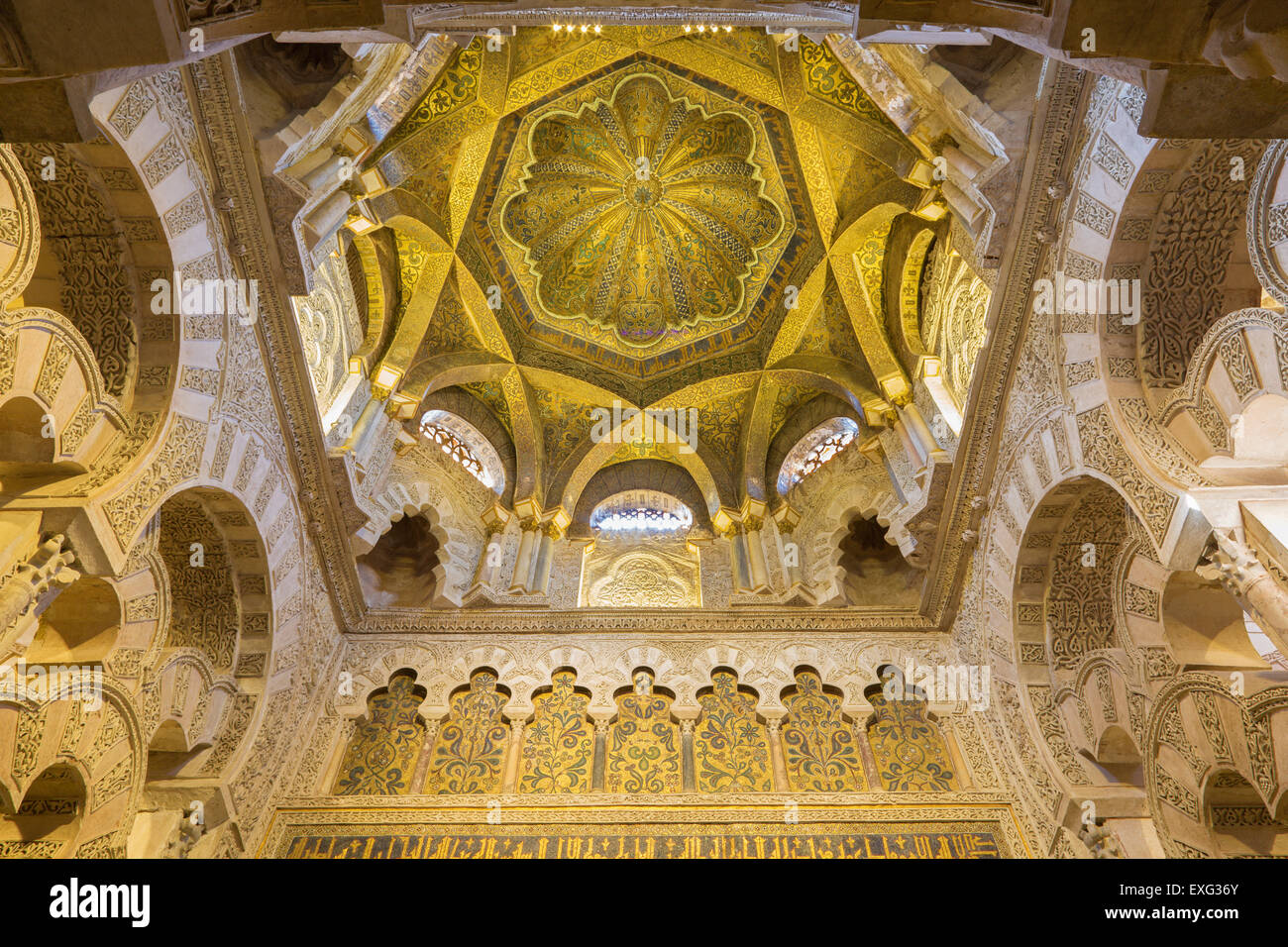 CORDOBA, Spagna - 28 Maggio 2015: Il ciling di 'Mihrab' mudejar cappella laterale nella cattedrale. Foto Stock