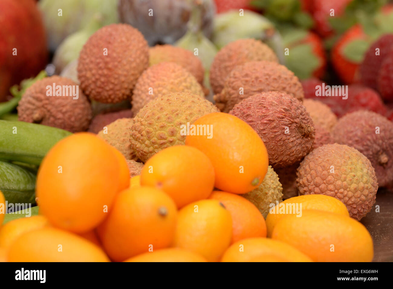 Display vegetale carota, carote, Pastinaca Radici di pomodori, pomodori, rosso , salutari, mangiare sano eatingbrown, frutta, verde, hei Foto Stock